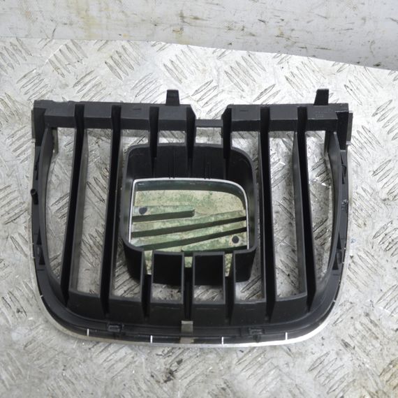 Решітка радіатора Seat Alhambra 2001-2010 Решітка переднього бампера Сеат Альхамбра 7M7853651 | Зображення 1