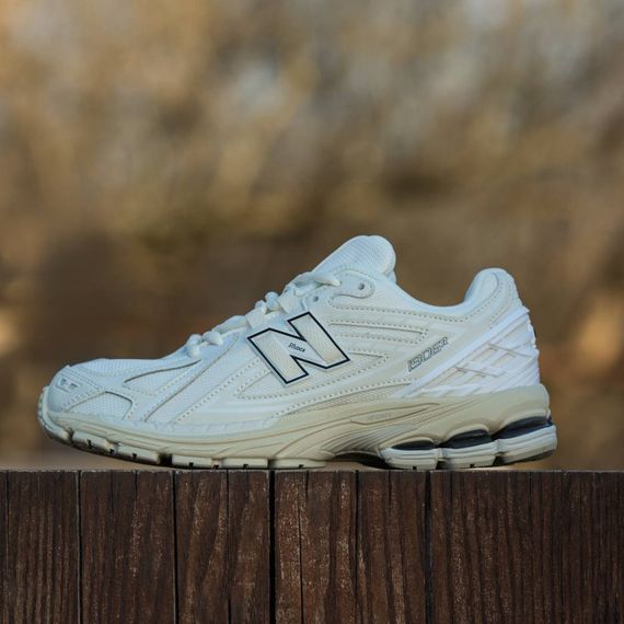 Демісезонні кросівки New Balance колір  білий