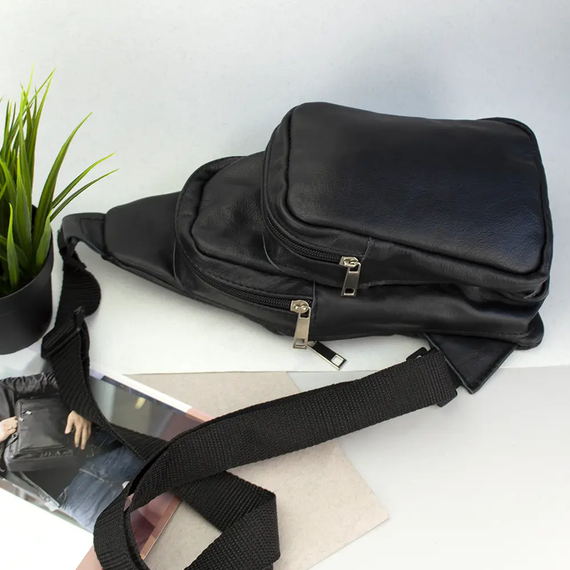 Стильна сумка чоловіча - бананка, слінг нагрудна з натуральної шкіри на блискавці чорна | Зображення 4