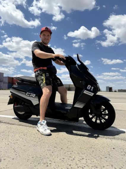Електроскутер Crosser CR-22 2500W 72V 35 Ah Graphene, до 80 км, 65 км/год, сучасний міський електроскутер Чорний | Зображення 5