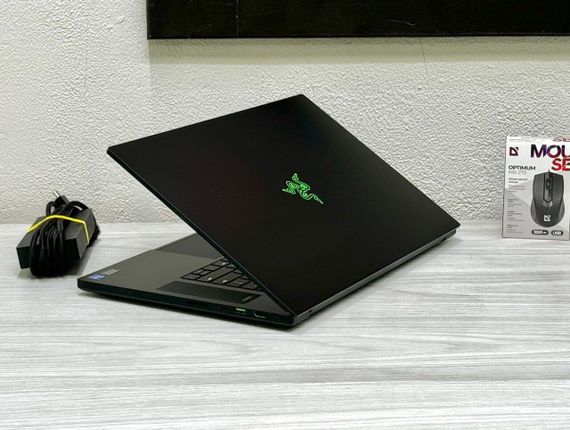 Игровой ноутбук Б-класс Razer Blade RZ09-0406 / 17.3" (1920x1080) IPS / Intel Core i7-11800H (8 (16) ядер по 2.3 - 4.6 GHz) / 16 GB DDR4 / 1000 GB SSD / nVidia GeForce RTX 3060, 6 GB GDDR6, 192-bit / Win 11 Home б/у | Зображення 5