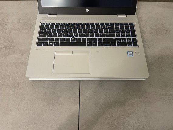 Ноутбук Б-клас HP ProBook 450 G5 / 15.6" (1920x1080) TN / Intel Core i5-8250U (4 (8) ядра по 1.6 - 3.4 GHz) / 8 GB DDR4 / 256 GB SSD M.2 / Intel UHD Graphics 620 / WebCam / DVD-ROM б/в + Подарунок Дротова миша / USB | Зображення 3