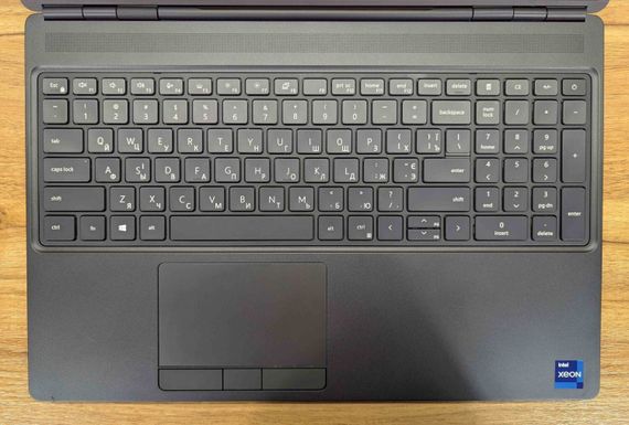 Мобильная рабочая станция Dell Precision 7560 / 15.6" (3840x2160) IPS / Intel Xeon W-11855M (6 (12) ядер по 3.2 - 4.9 GHz) / 32 GB DDR4 / 256 GB SSD / nVidia RTX A4000, 8 GB GDDR6, 256-bit / WebCam / Windows 11 б/у + Подарок Беспроводная мышь / USB | Зображення 2