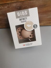 Соска пустушка BIBS 6-18 Infinity Silicone Anatomical (анатомічна) – Blush
