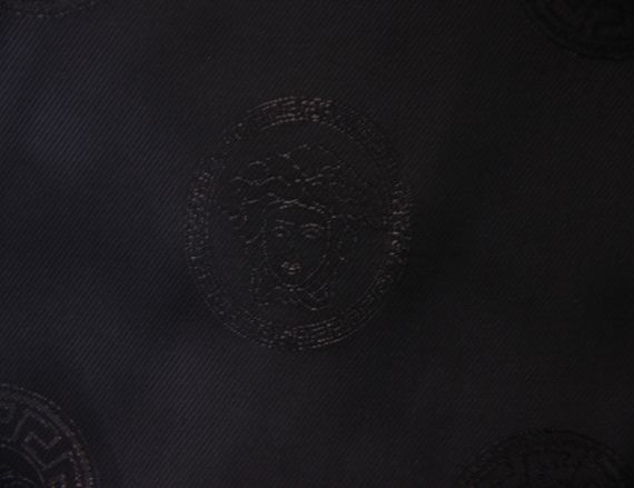 Підкладкова тканина Versace італійська віскозна чорна з надписом бренду твілового переплетіння MI 111 | Зображення 2