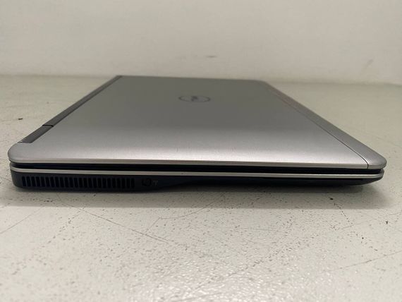Нетбук Б-клас Dell Latitude E7240 / 12.5" (1366x768) TN / Intel Core i7-4600U (2 (4) ядра по 2.1 - 3.3 GHz) / 8 GB DDR3 / 256 GB SSD / Intel HD Graphics 4400 / WebCam б/в | Зображення 2
