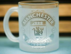 Скляна чашка 320 мл ФК Манчестер Юнайтед FC Manchester United з гравіюванням подарунок    футбольна кружка