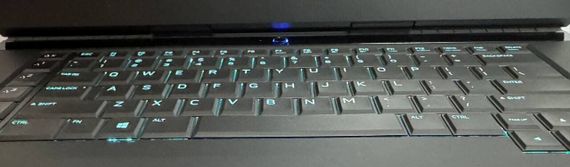 Ігровий ноутбук Dell Alienware 15 R3 / 15.6" (1920x1080) IPS / Intel Core i7-7700HQ (4 (8) ядра по 2.8 - 3.8 GHz) / 16 GB DDR4 / 256 GB SSD + 1000 GB HDD / nVidia GeForce GTX 1070, 8 GB GDDR5, 256-bit / WebCam б/в | Зображення 4
