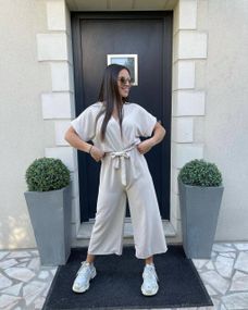 Женский летний комбинезон с укороченными штанами BF832 цвет молочный, размер 42/44