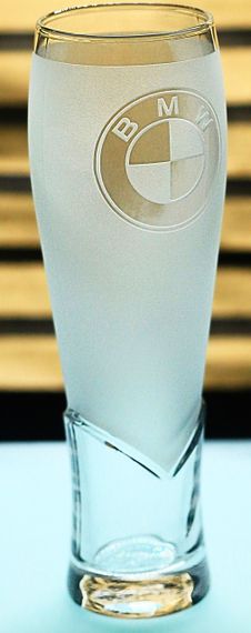 Пивний крафтовий келих 440 мл з гравіюванням БМВ BMW подарунок для автолюбителя  кухоль для пива з логотипом авто | Зображення 1