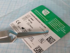 Tweezer-Bracket Holder with Aligner