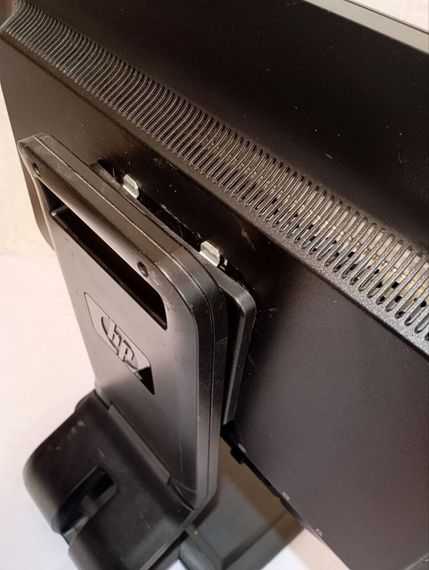 Комплект ПК Б-клас: HP Compaq 6000 Pro SFF / Intel Core 2 Quad Q8300 (4 ядра по 2.5 GHz) / 8 GB DDR3 / 120 GB SSD / Intel GMA Graphics 4500 / DVD-RW + Монітор HP Compaq LA2306x / 23" (1920x1080) IPS / DP, DVI, VGA, USB 2.0 / VESA 100x100 б/в | Зображення 9