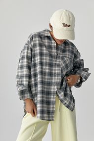 Вільна сорочка в клітинку з накладною кишенею - сірий цвет, M (є розміри)