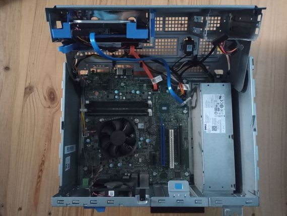 ПК Dell OptiPlex 5040 Tower / Intel Core i3-6100 (2 (4) ядра по 3.7 GHz) / 4 GB DDR3 / 500 GB HDD / Intel HD Graphics 530 / DVD-RW б/в | Зображення 3