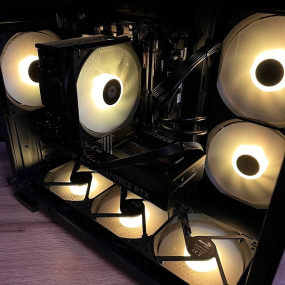 Збірка на замовлення: ігровий ПК AeroCool Dryft Mini Tower / AMD Ryzen 5 7500F (6 (12) ядер по 3,7 - 5,0 ГГц) / 32 ГБ DDR5 / 1000 ГБ SSD M.2 / nVidia GeForce RTX 5070, 12 ГБ GDDR7, 192-bit / 750 Вт | Зображення 4