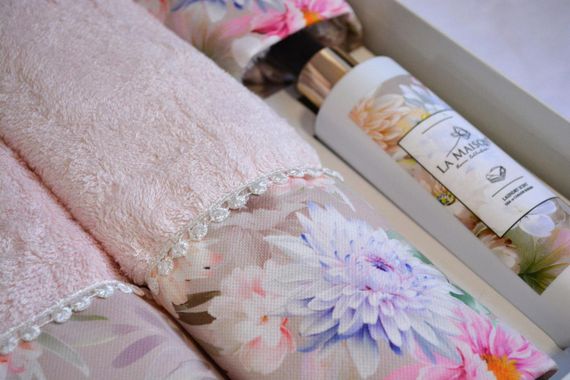 Подарунковий набір бамбукових рушників La Maison, 3 шт. з ароматом Mona | Зображення 4