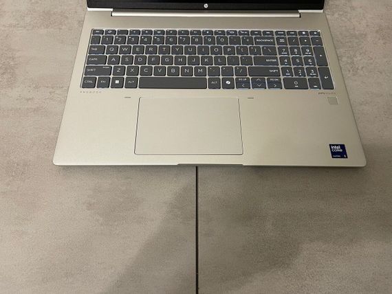Ультрабук HP ProBook 460 G11 / 16" (1920x1200) IPS / Intel Core Ultra 5 125U (12 (14) ядер по 1.3 - 4.3 GHz) / 16 GB DDR5 / 1000 GB SSD M.2 / Intel Graphics / WebCam б/в + Подарунок Нова провідна мишка / USB | Зображення 2