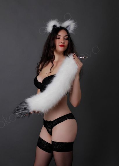 Анальний хутряний хвіст без пробки, Білий з чорнобурим кінчиком, OKOVA, 60 см. sexstyle | Зображення 3