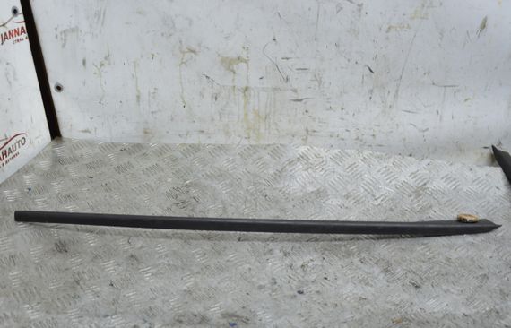 Молдинг скла передній правий Volkswagen Golf VII 2012-2020 накладка лобового скла Фольксваген 5G0854328A