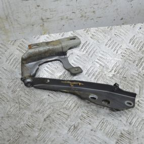 Петля капота права Volvo S40 V50 2004-2012 Завіса капота права Вольво c40 в50 30753598