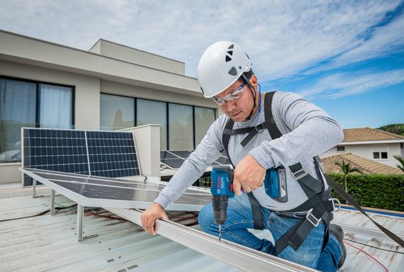 Акумуляторний ударний дриль-шуруповерт Bosch GSB 185-LI, 2 акумулятора 2.0 Ah, ЗП GAL 18V-20, кейс (0.601.9K3.100) | Зображення 7