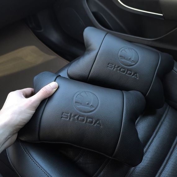 Набір авто подушок Skoda з натуральної шкіри + брелок, Автоподушка на підголовник | Зображення 8