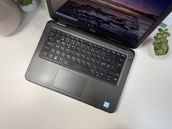 Ноутбук Dell Latitude 3310 / 13.3" (1920x1080) IPS Touch / Intel Core i3-8145U (2 (4) ядра по 2.1 - 3.9 GHz) / 8 GB DDR4 / 128 GB SSD / Intel UHD Graphics / WebCam б/у | Зображення 3