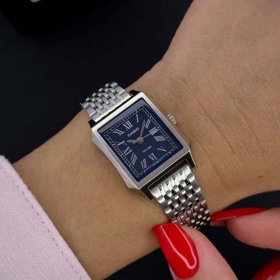 Жіночий годинник Casio LTP-B190L-2B зі шкіряним ремінцем та синім циферблатом | Зображення 2