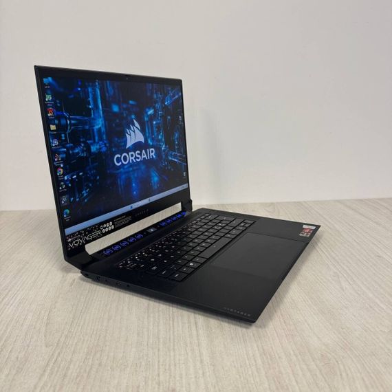 Игровой ноутбук Corsair Voyager A1600 / 16" (2560x1600) IPS / AMD Ryzen 9 6900HS (8 (16) ядер по 3.3 - 4.9 GHz) / 16 GB DDR5 / 512 GB SSD / AMD Radeon RX 6800M, 12 GB GDDR6, 192-bit / WebCam б/у | Зображення 3