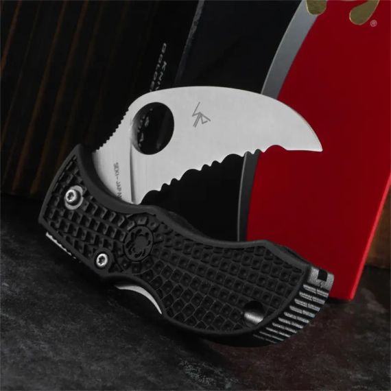 Ніж Spyderco Manbug Hawkbill VG-10 Serrated FRN Black | Зображення 5