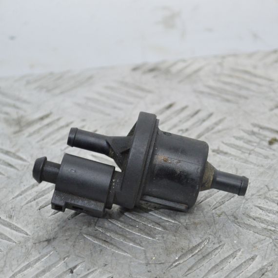 Клапан вентиляції паливного бака Audi A2 1.4 зворотній клапан Ауді а2 0280142345 6Q0906517