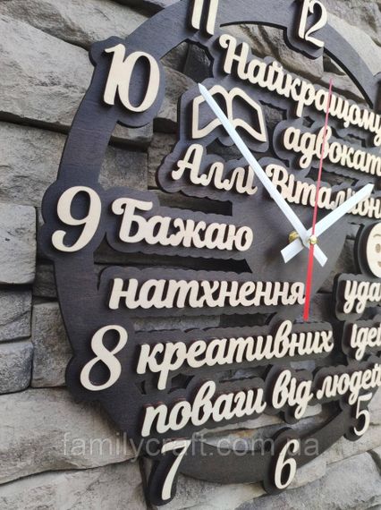 Настінний іменний годинник адвокату, подарунок юристу, дерев'яний годинник, безшумний, 35 см | Зображення 1