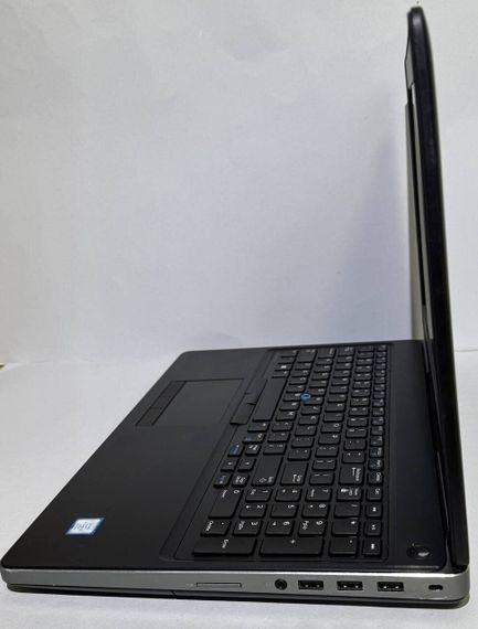 Мобильная рабочая станция Dell Precision 7520 / 15.6" (1920x1080) IPS / Intel Core i7-7820HQ (4 (8) ядра по 2.9 - 3.9 GHz) / 16 GB DDR4 / 256 GB SSD / nVidia Quadro M1200, 4 GB GDDR5, 128-bit / NoWebCam б/у | Зображення 4