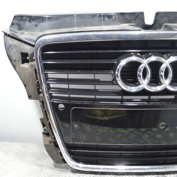 Решітка радіатора Audi A3 8P 2008-2012 рестайлінг Решітка переднього бампера Ауді а3 8р 8P0853037 | Зображення 1