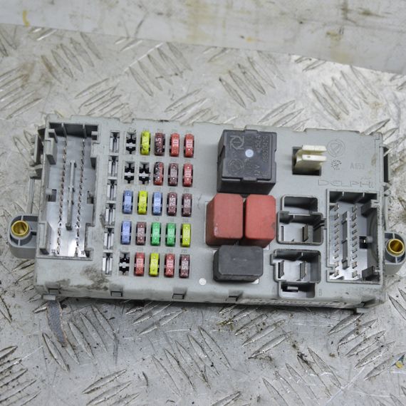 Блок запобіжників Fiat Doblo 2004-2010 Блок запобіжників Фіат Добло 51770621 51821412