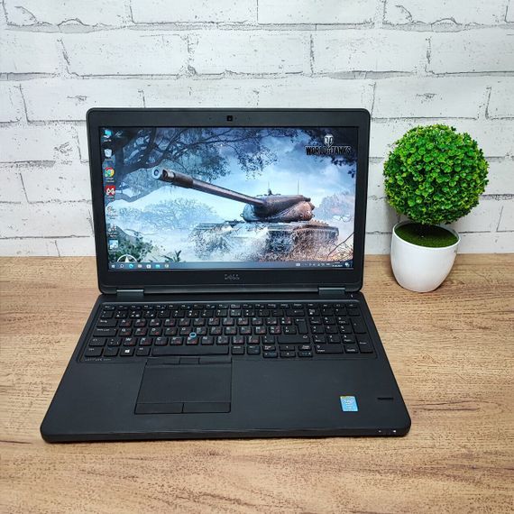 Ноутбук Б-класс Dell Latitude E5550 / 15.6" (1366x768) TN / Intel Core i5-5300U (2 (4) ядра по 2.3 - 2.9 GHz) / 8 GB DDR3 / 128 GB SSD / Intel HD Graphics 5500 / WebCam б/у | Зображення 1