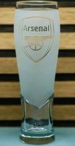 Пивной бокал крафтовый 440 мл ФК Арсенал Arsenal с гравировкой подарок для фаната футбольная кружка матовая