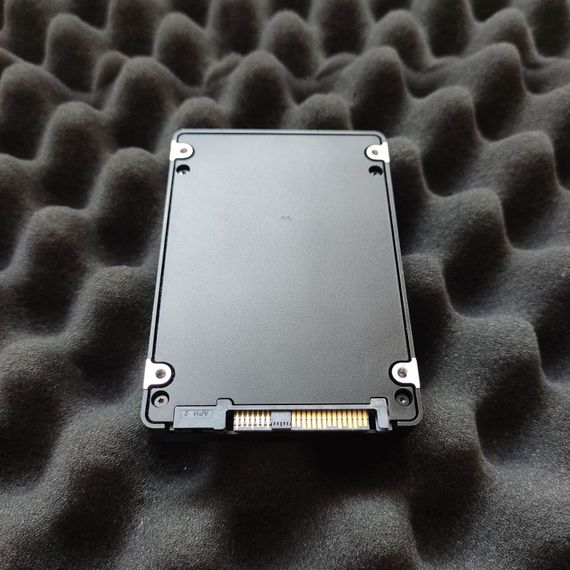 Твердотельный накопитель SSD Samsung SM1633 / 2.5" / 800 GB / SAS 12G / 3 DWPD б/у | Зображення 2