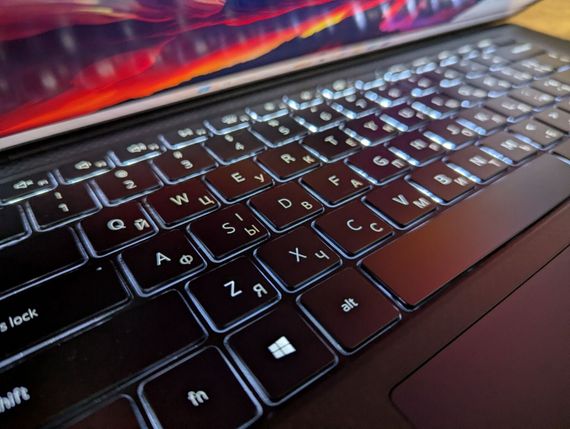 Мобільна робоча станція Б-клас Dell Precision 5560 / 15.6" (1920x1080) IPS / Core i7-11800H (8 (16) ядер по 2.3 - 4.6 GHz) / 32 GB DDR4 / 512 GB SSD / Quadro T1200, 4 GB GDDR6, 128-bit / WebCam / TouchID / Windows 11 б/в + Подарунок Бездротова миша | Зображення 5