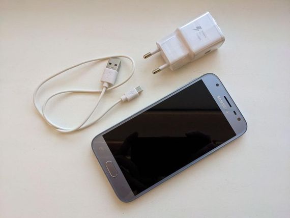 Смартфон samsung j330 бу