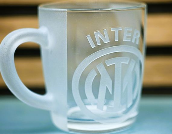 Подарочная стеклянная чашка для чая и кофе 350 мл с  гравировкой лого футбольного клуба ФК Интер | Зображення 1