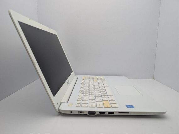Ноутбук Asus E502S / 15.6" (1366x768) TN / Intel Pentium N3700 (4 ядра по 1.6 - 2.4 GHz) / 4 GB DDR3 / 120 GB SSD / Intel HD Graphics / WebCam б/в | Зображення 3