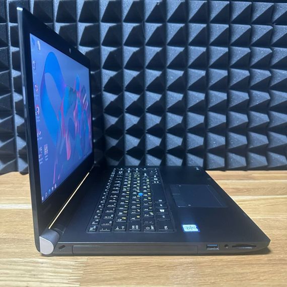 Ноутбук Toshiba Tecra А40-D-1DH / 14" (1366x768) TN / Intel Core i5-7300U (2 (4) ядра по 2.5 - 3.6 GHz) / 8 GB DDR4 / 128 GB SSD / Intel HD Graphics 620 / WebCam б/у | Зображення 2