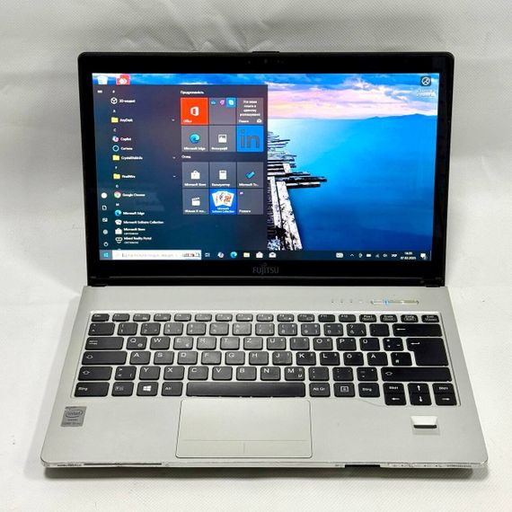 Ноутбук Б-класс Fujitsu LifeBook S904 / 13.3" (1920x1080) IPS Touch / Intel Core i5-4300U (2 (4) ядра по 1.9 - 2.9 GHz) / 8 GB DDR3 / 256 GB SSD / Intel HD Graphics 4400 / WebCam / Windows 10 Pro б/у | Зображення 1