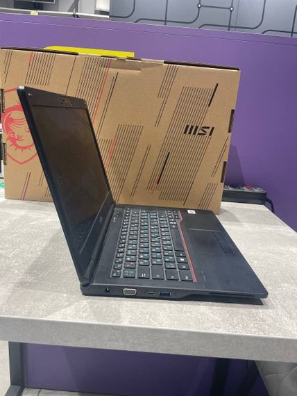 Ноутбук Fujitsu LifeBook E5411 / 14" (1920x1080) IPS / Intel Core i3-1115G4 (2 (4) ядра по 1.7 - 4.1 GHz) / 16 GB DDR4 / 240 GB SSD / Intel UHD Graphics / WebCam / 4G б/у | Зображення 2