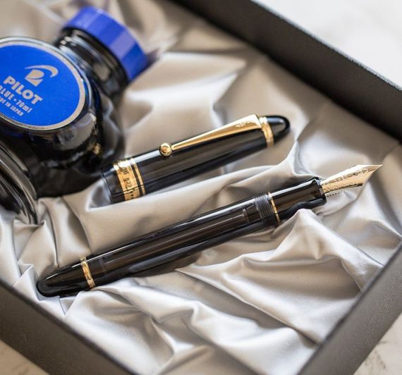 Перьевая ручка Pilot Custom 823 Черная с золотым пером Подарочный набор, тонкое (F) | Зображення 2