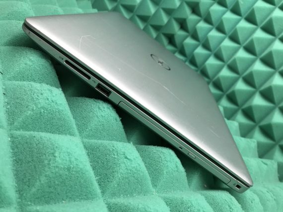 Ноутбук Dell Inspiron 5570 / 15.6" TN / Intel Core i5-8250U (4(8) ядра по 1.6-3.4 GHz) / 8GB DDR4 / 256GB SSD / UHD Graphics 620 / WebCam / USB 3.1 / HDMI / Win 10 б/в | Зображення 6