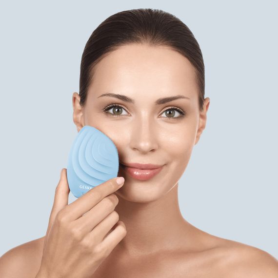 Електронна ультразвукова щітка для обличчя GESKE Sonic Facial Brush 5в1 aquamarine | Зображення 3
