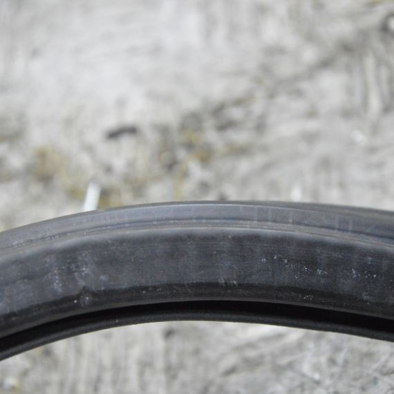 Ущільнювач кузова передній лівий Volkswagen T4 1990-2003 Ущільнювач лівих дверей Фольксваген 7D0837911 | Зображення 1