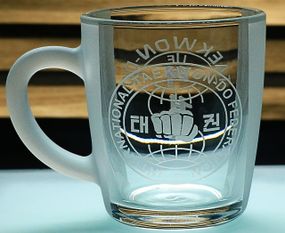 Чашка для чая 350мл Теквандо ITF з гравіюванням скляна кружка подарунок для спортсмена тренера